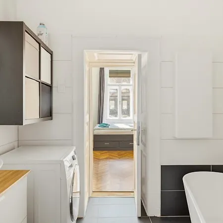 Free Garage, Balcony, Bright 3br, Ac, Pets Welcome - Frk13 * Budapest