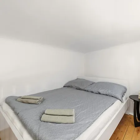 Free Garage, Balcony, Bright 3br, Ac, Pets Welcome - Frk13 Appartamento